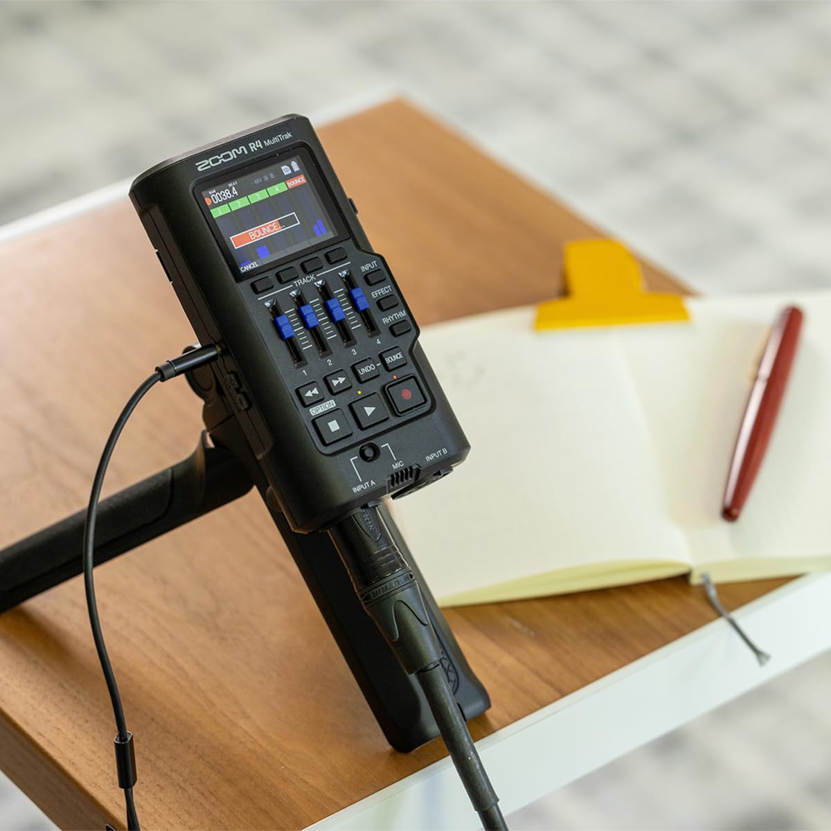 Multi-Track Recorder with 2 XLR/TRS Combo Inputs T865974